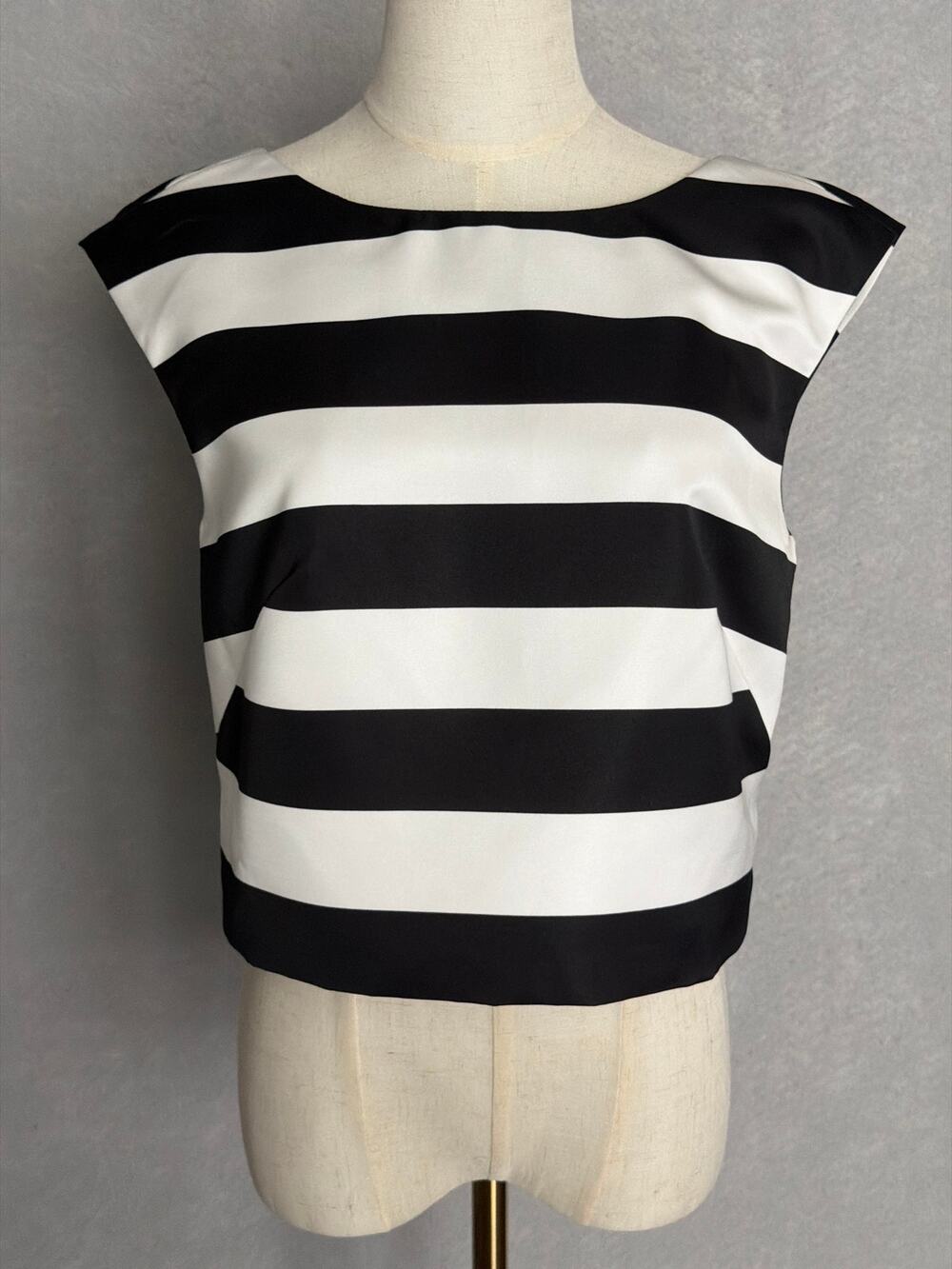 Trina Turk V-Back Top Cap Sleeve Stripe Black & White Women's Size 4 NEW